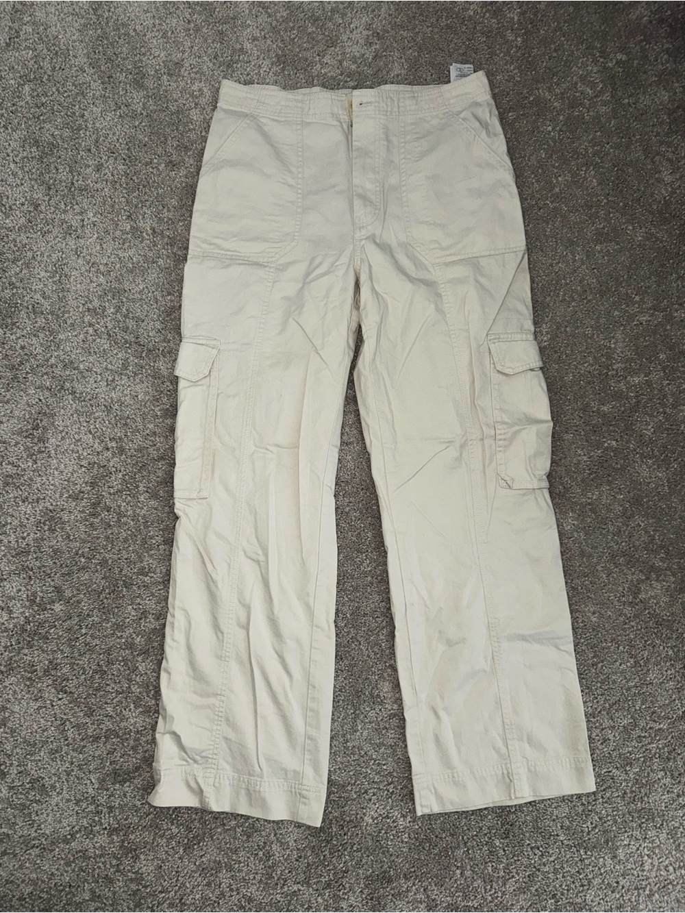 Abercrombie & Fitch Women’s Off-White Cargo Pants